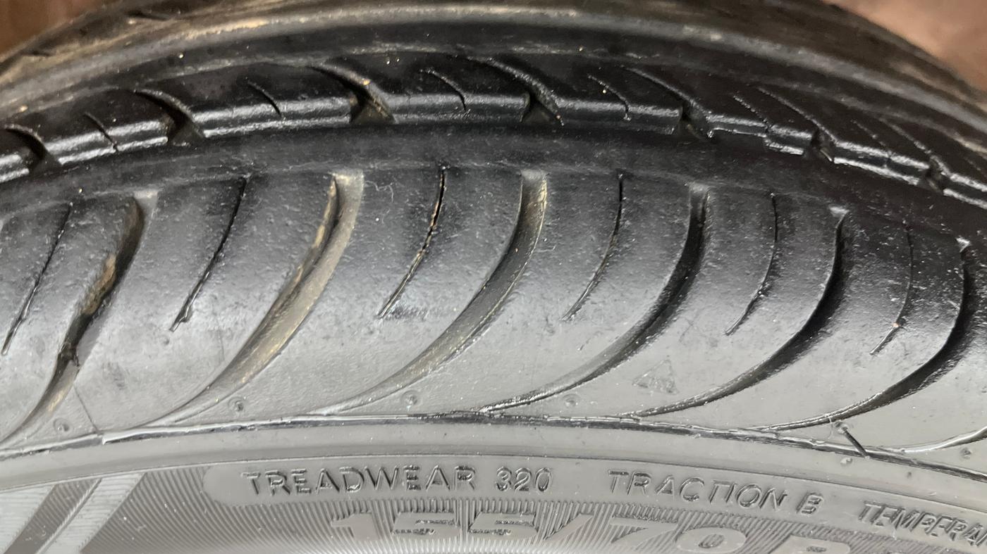 2016 Maruti Alto K10 VXI AMT, Petrol, Automatic, 96,947 km, Right Front Tyre Tread