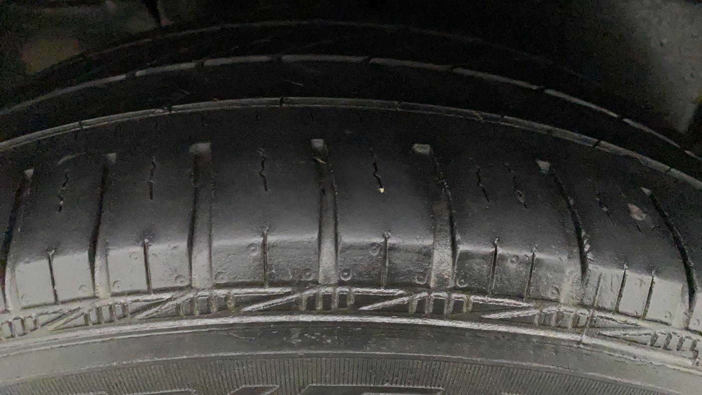 2012 Maruti Ertiga VDI, Diesel, Manual, 1,07,202 km, Right Front Tyre Tread