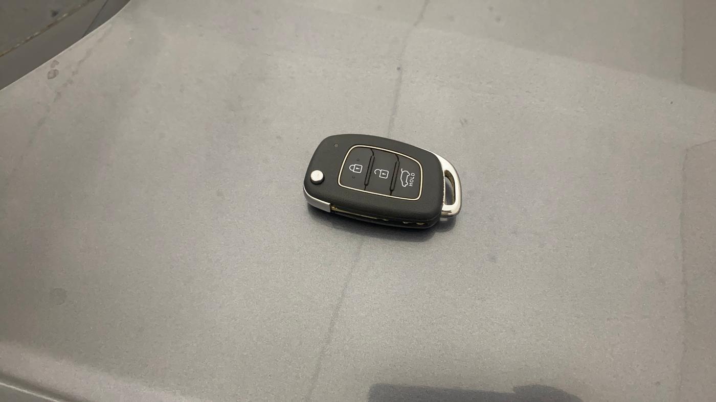 2022 Hyundai VENUE S+ 1.2, Petrol, Manual, 32,071 km, Key Close Up