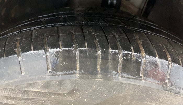 2022 Volkswagen TAIGUN COMFORTLINE 1.0 TSI MT, Petrol, Manual, 62,917 km, Left Front Tyre Tread