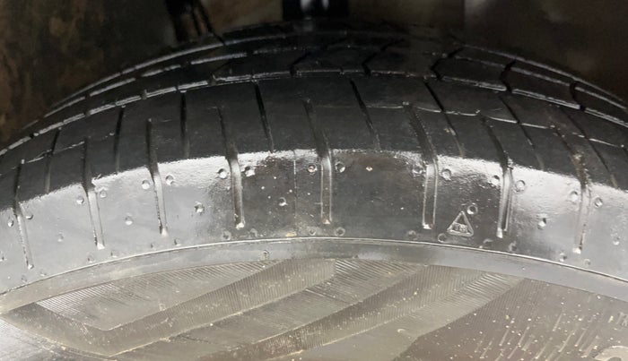 2022 Volkswagen TAIGUN COMFORTLINE 1.0 TSI MT, Petrol, Manual, 62,917 km, Right Front Tyre Tread