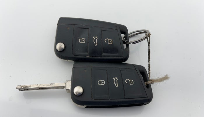 2022 Volkswagen TAIGUN COMFORTLINE 1.0 TSI MT, Petrol, Manual, 62,917 km, Key Close Up