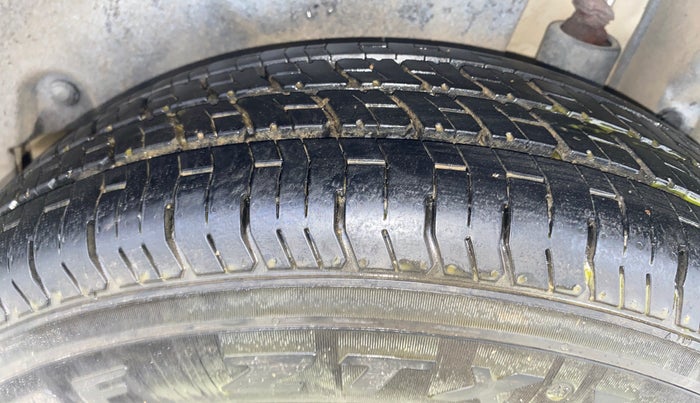 2016 Maruti Swift Dzire VXI, Petrol, Manual, 60,016 km, Left Rear Tyre Tread
