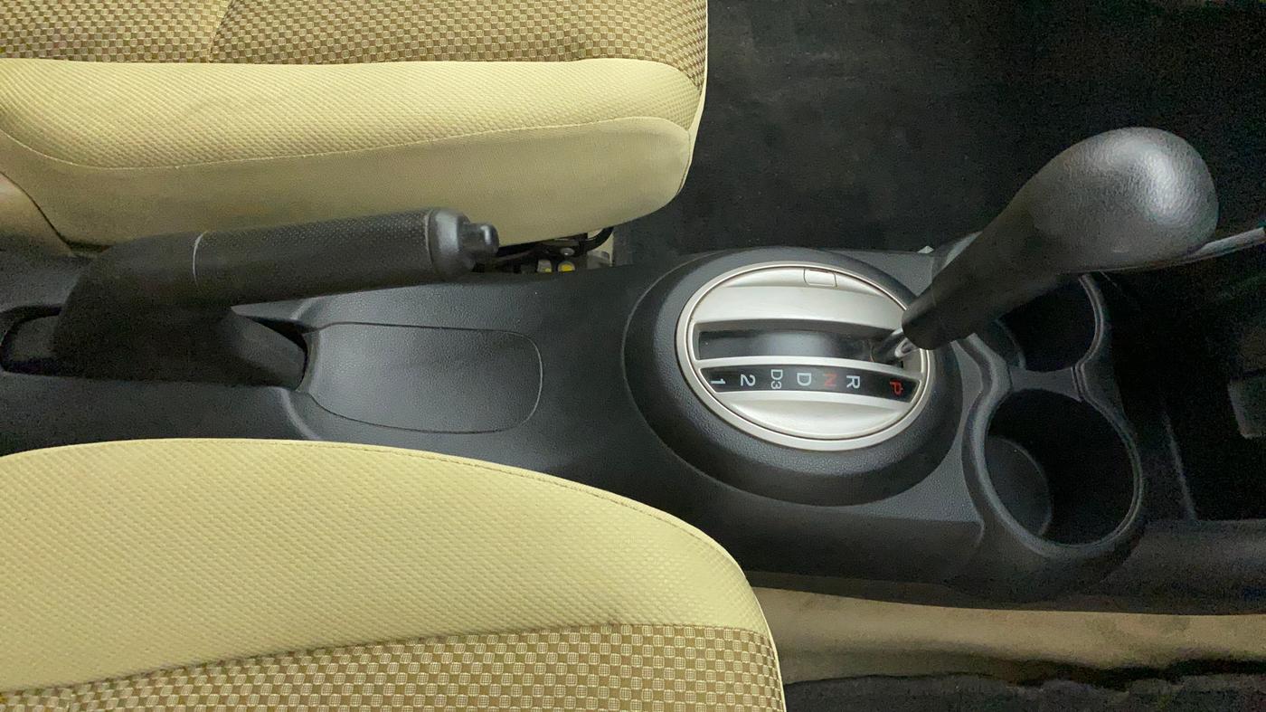2015 Honda Brio VX AT, Petrol, Automatic, 38,437 km, Gear Lever