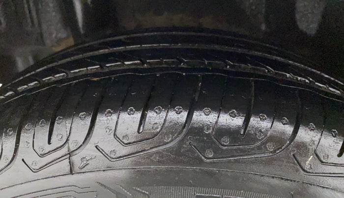 2015 Honda Brio VX AT, Petrol, Automatic, 38,437 km, Right Rear Tyre Tread