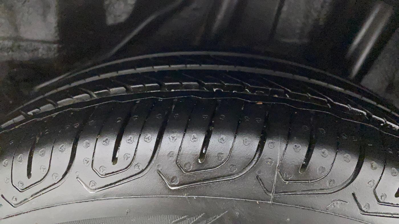 2015 Honda Brio VX AT, Petrol, Automatic, 38,437 km, Left Rear Tyre Tread
