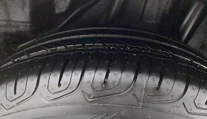 2015 Honda Brio VX AT, Petrol, Automatic, 38,437 km, Left Rear Tyre Tread