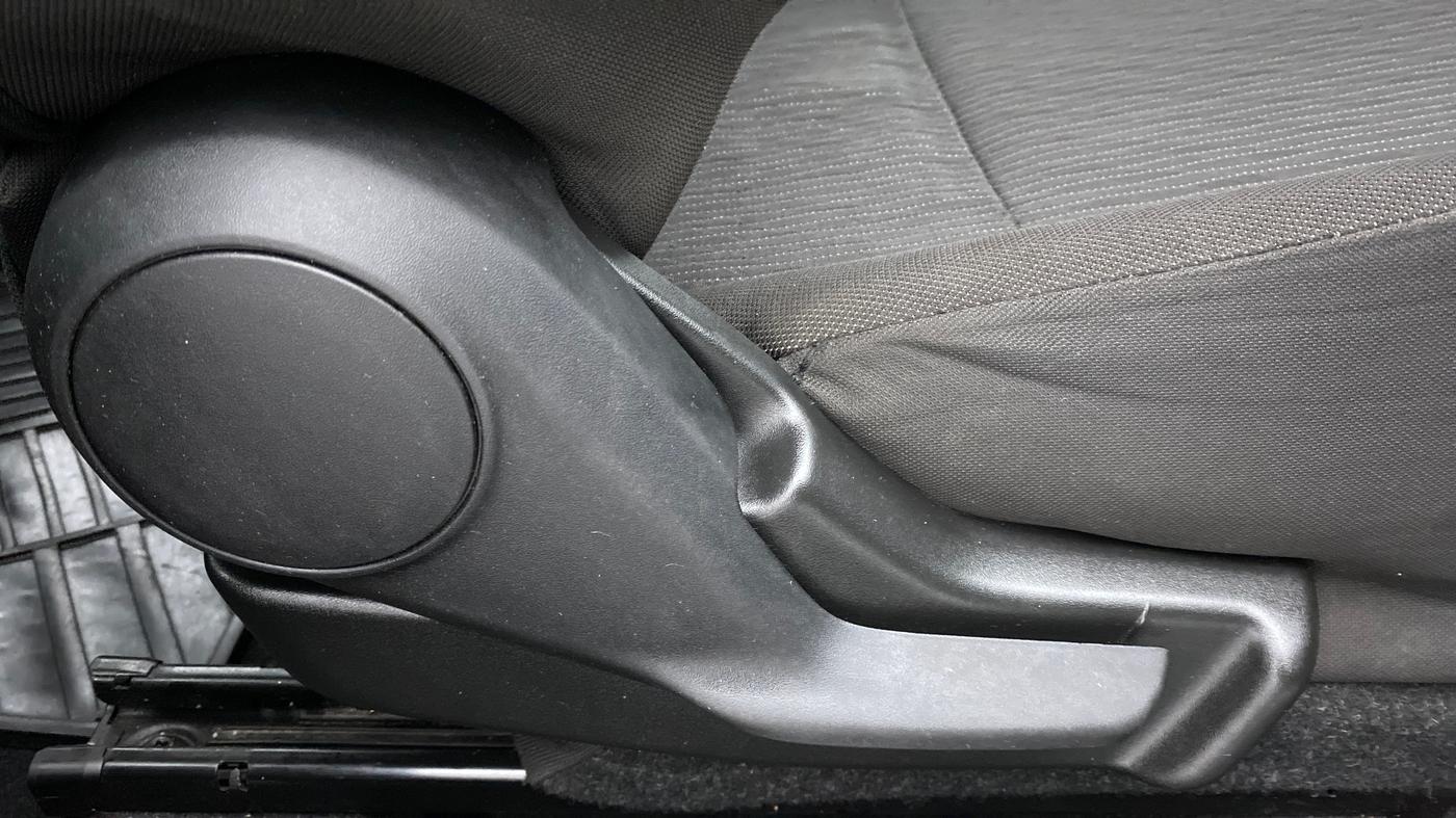 2017 Maruti Baleno DELTA 1.2 K12, Petrol, Manual, 19,538 km, Driver Side Adjustment Panel