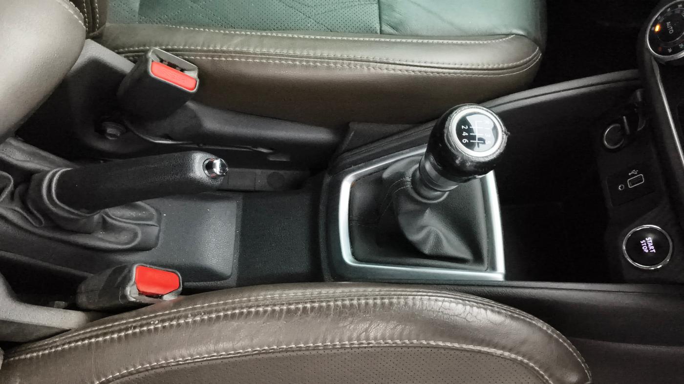 2019 Nissan Kicks XV PREMIUM O DUAL TONE DIESEL, Diesel, Manual, 1,06,457 km, Gear Lever