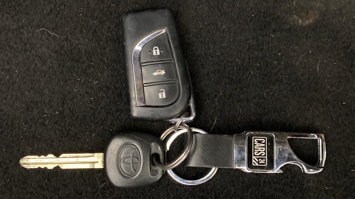 2020 Toyota YARIS J MT, Petrol, Manual, 42,247 km, Key Close Up
