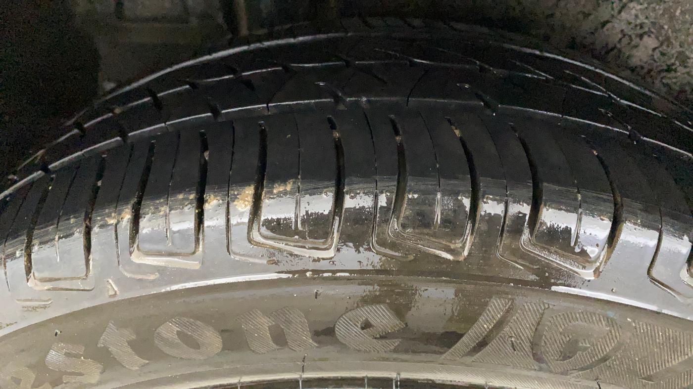 2014 Maruti Ertiga VXI, Petrol, Manual, 69,572 km, Right Rear Tyre Tread