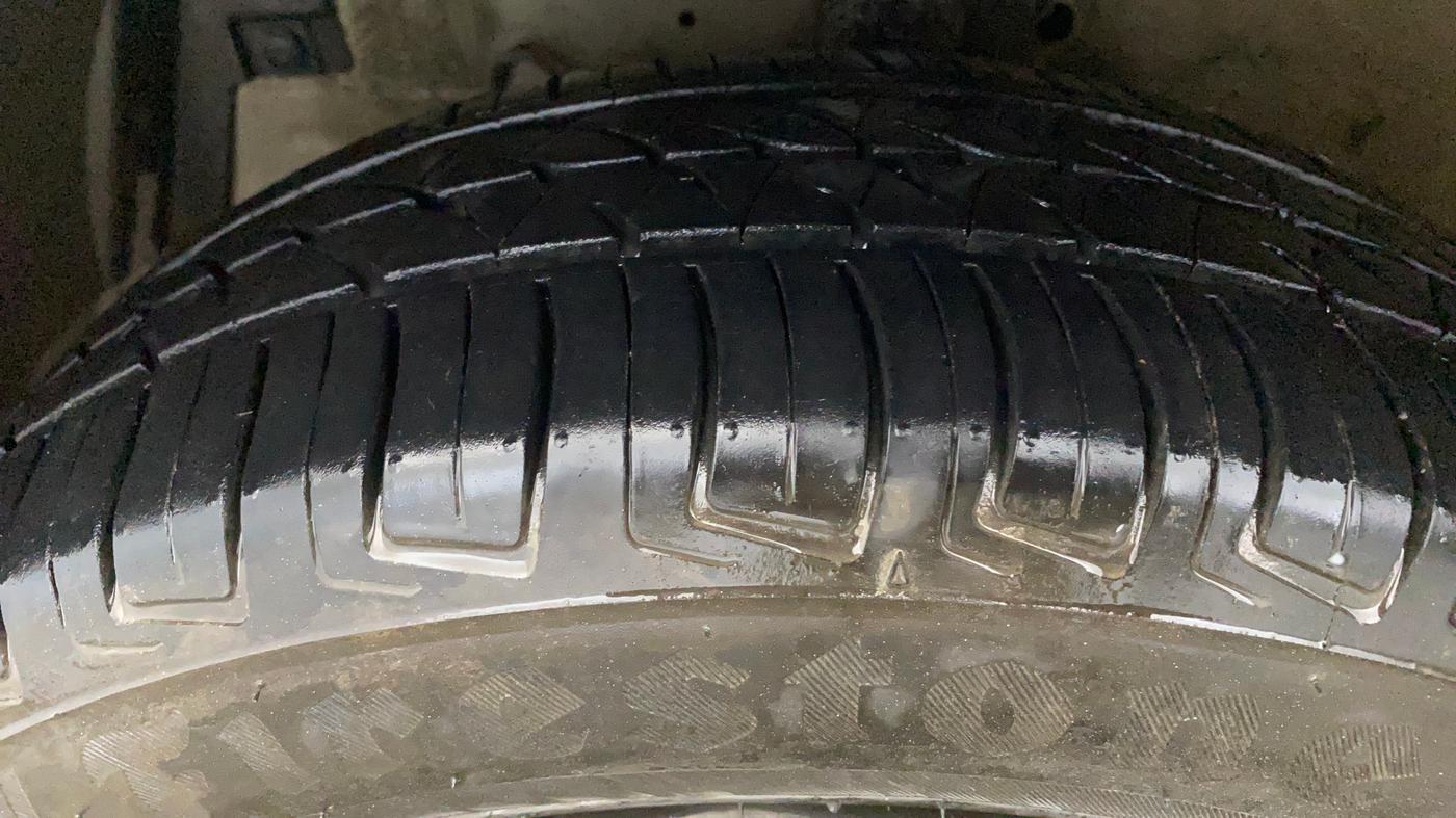2014 Maruti Ertiga VXI, Petrol, Manual, 69,572 km, Left Front Tyre Tread