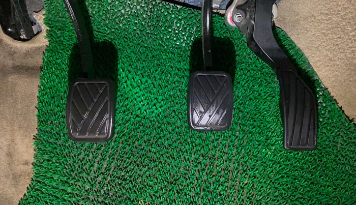 2014 Maruti Ertiga VXI, Petrol, Manual, 69,572 km, Pedals