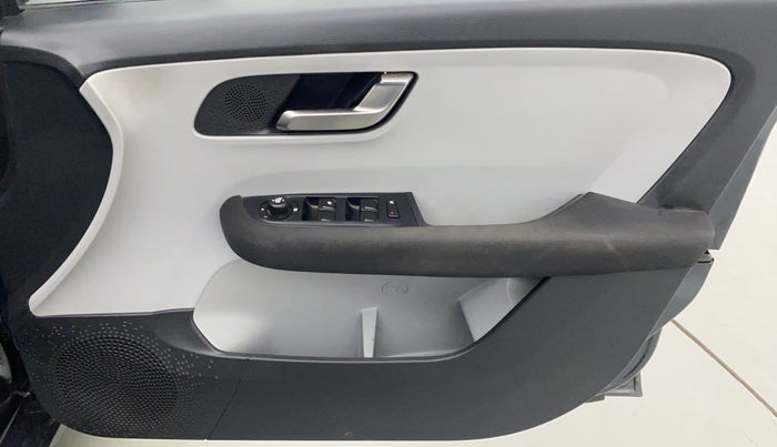 2020 Tata ALTROZ XZ DIESEL, Diesel, Manual, 35,197 km, Driver Side Door Panels Control