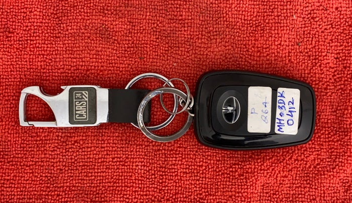 2020 Tata ALTROZ XZ DIESEL, Diesel, Manual, 35,197 km, Key Close Up