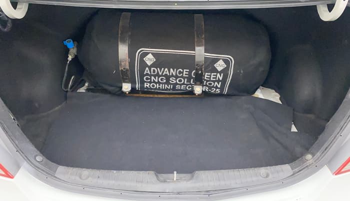 2011 Hyundai Verna FLUIDIC 1.4 VTVT, CNG, Manual, 37,023 km, Boot Inside