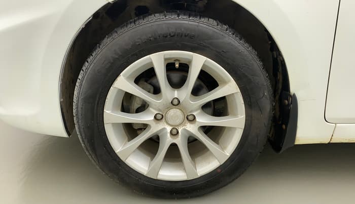 2011 Hyundai Verna FLUIDIC 1.4 VTVT, CNG, Manual, 37,023 km, Left Front Wheel
