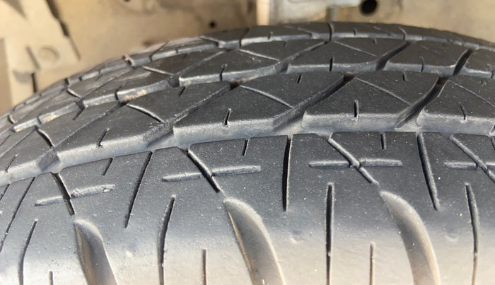 2014 Maruti Swift VXI, Petrol, Manual, 51,772 km, Left Front Tyre Tread