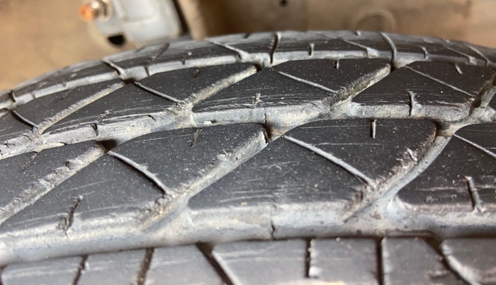2014 Maruti Swift VXI, Petrol, Manual, 51,772 km, Right Front Tyre Tread