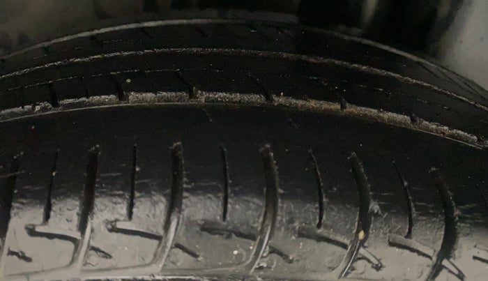 2015 Maruti Ciaz ZXI, Petrol, Manual, 74,839 km, Left Rear Tyre Tread