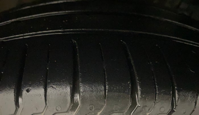 2015 Maruti Ciaz ZXI, Petrol, Manual, 74,839 km, Right Front Tyre Tread