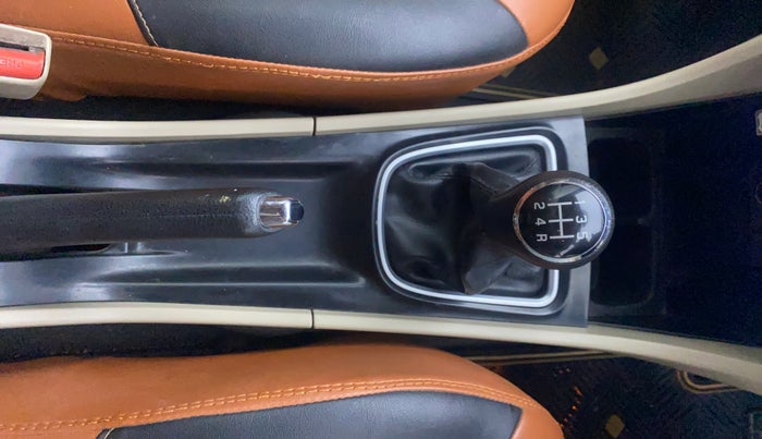 2015 Maruti Ciaz ZXI, Petrol, Manual, 74,839 km, Gear Lever