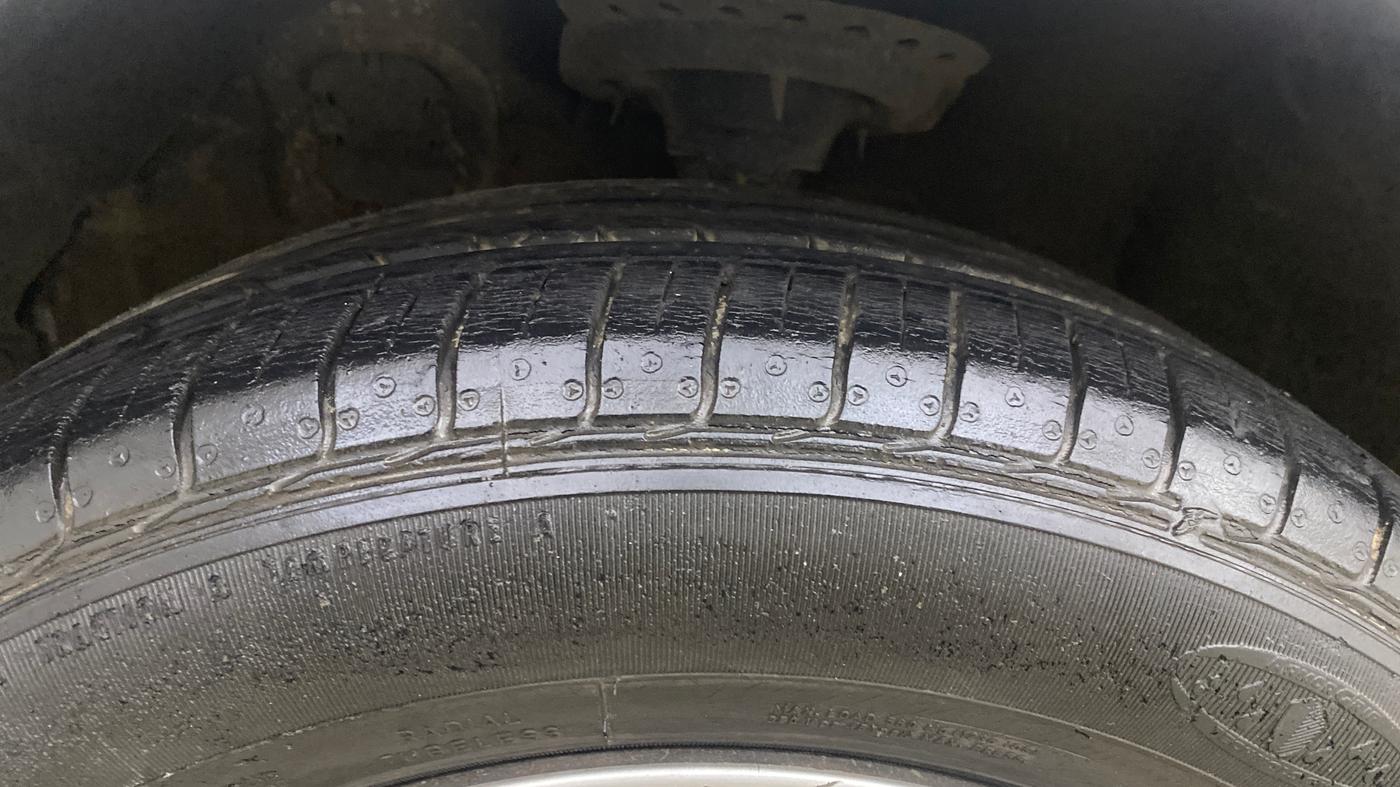 2014 Hyundai Verna FLUIDIC 1.4 VTVT, Petrol, Manual, 90,834 km, Left Front Tyre Tread