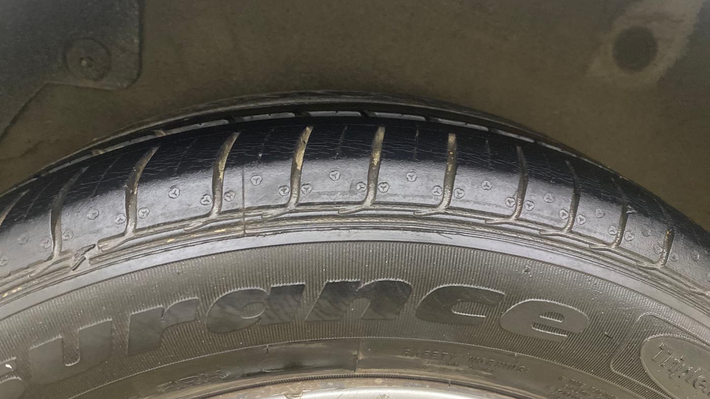 2014 Hyundai Verna FLUIDIC 1.4 VTVT, Petrol, Manual, 90,834 km, Right Rear Tyre Tread