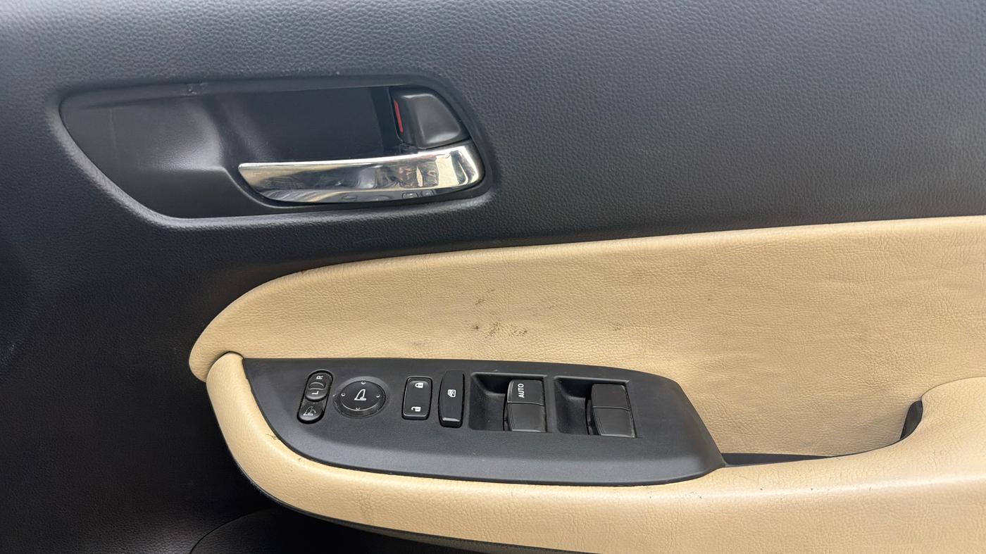 2021 Honda City 1.5L I-VTEC V MT 5TH GEN, Petrol, Manual, 40,771 km, Driver Side Door Panels Control