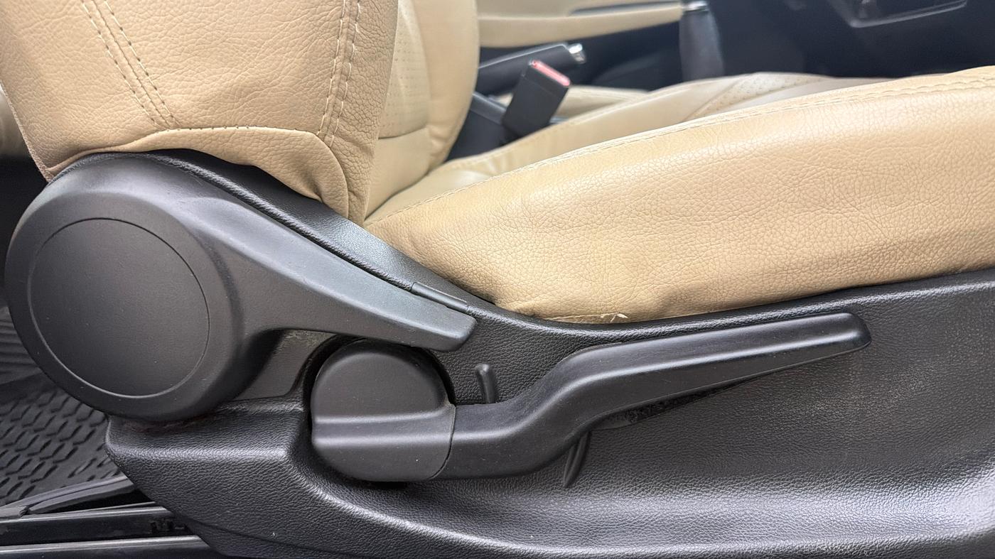 2021 Honda City 1.5L I-VTEC V MT 5TH GEN, Petrol, Manual, 40,771 km, Driver Side Adjustment Panel
