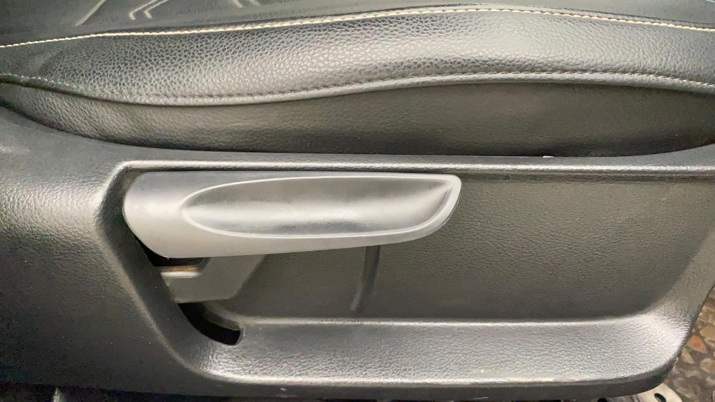 2019 Volkswagen Ameo HIGHLINE PLUS 1.5L AT 16 ALLOY, Diesel, Automatic, 59,802 km, Driver Side Adjustment Panel