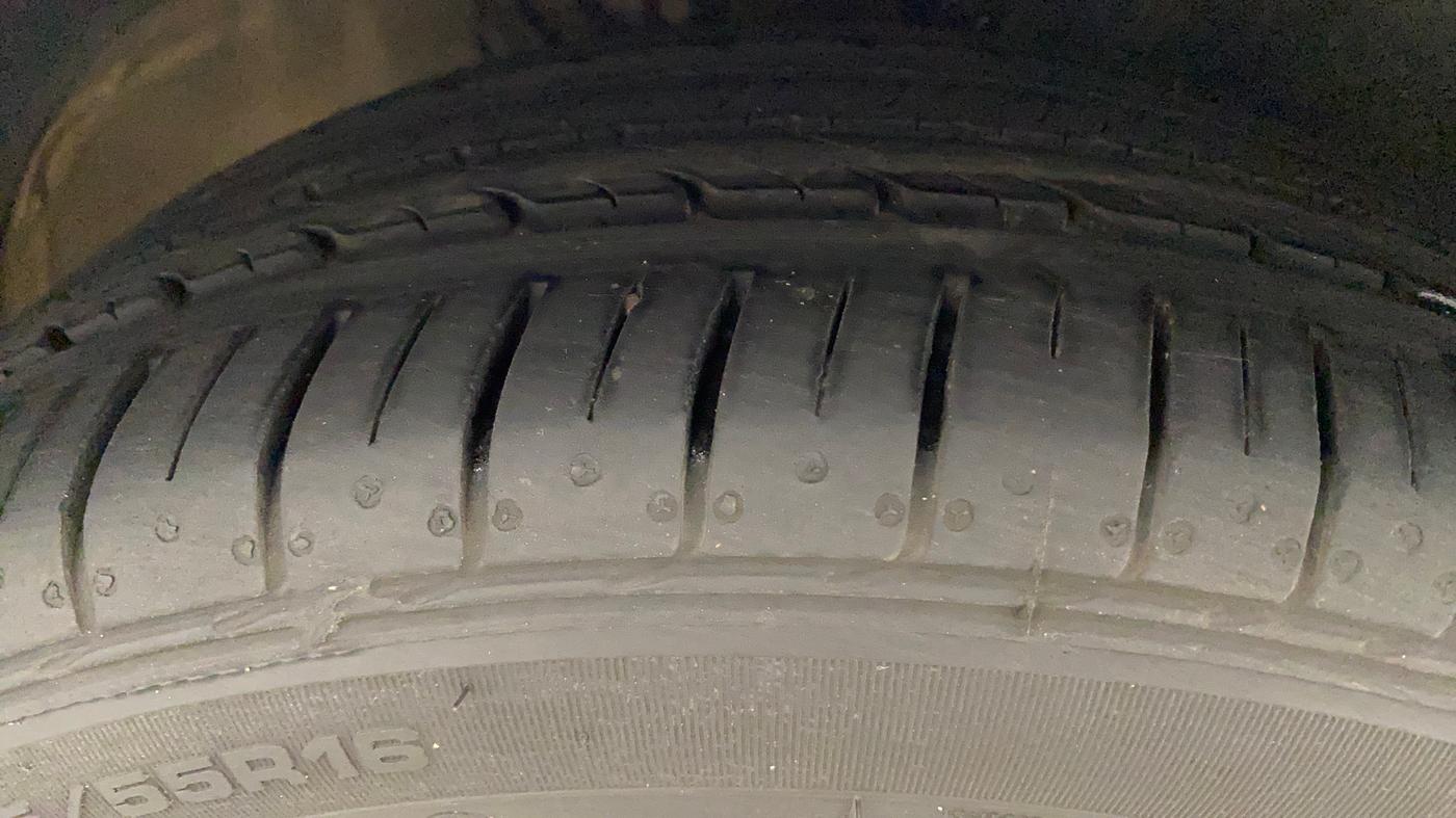 2019 Volkswagen Ameo HIGHLINE PLUS 1.5L AT 16 ALLOY, Diesel, Automatic, 59,802 km, Right Front Tyre Tread