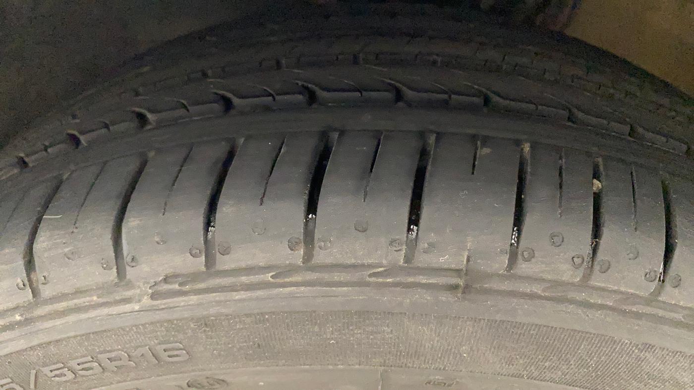 2019 Volkswagen Ameo HIGHLINE PLUS 1.5L AT 16 ALLOY, Diesel, Automatic, 59,802 km, Left Front Tyre Tread