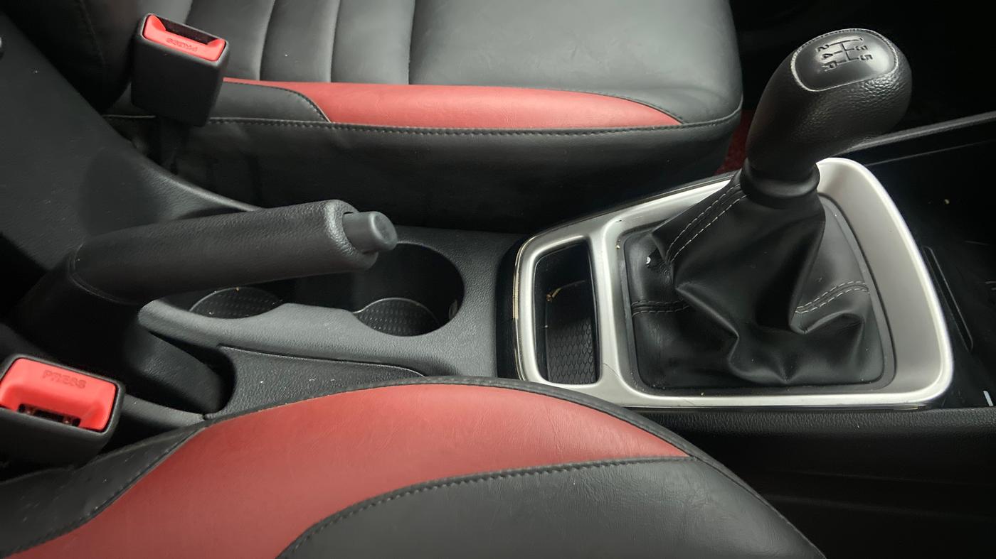 2021 Hyundai VENUE S 1.2, Petrol, Manual, 12,717 km, Gear Lever