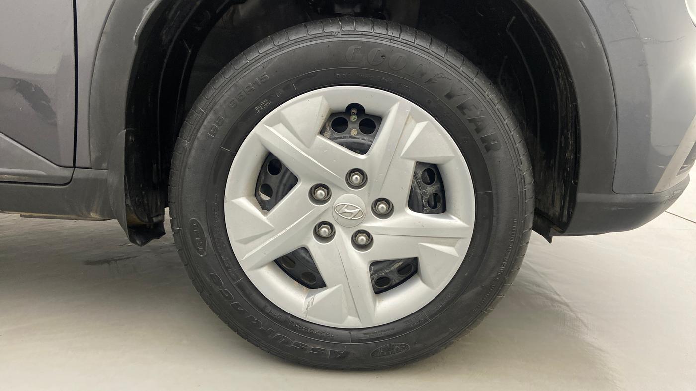2021 Hyundai VENUE S 1.2, Petrol, Manual, 12,717 km, Right Front Wheel