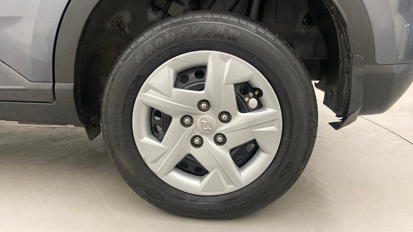 2021 Hyundai VENUE S 1.2, Petrol, Manual, 12,717 km, Left Rear Wheel