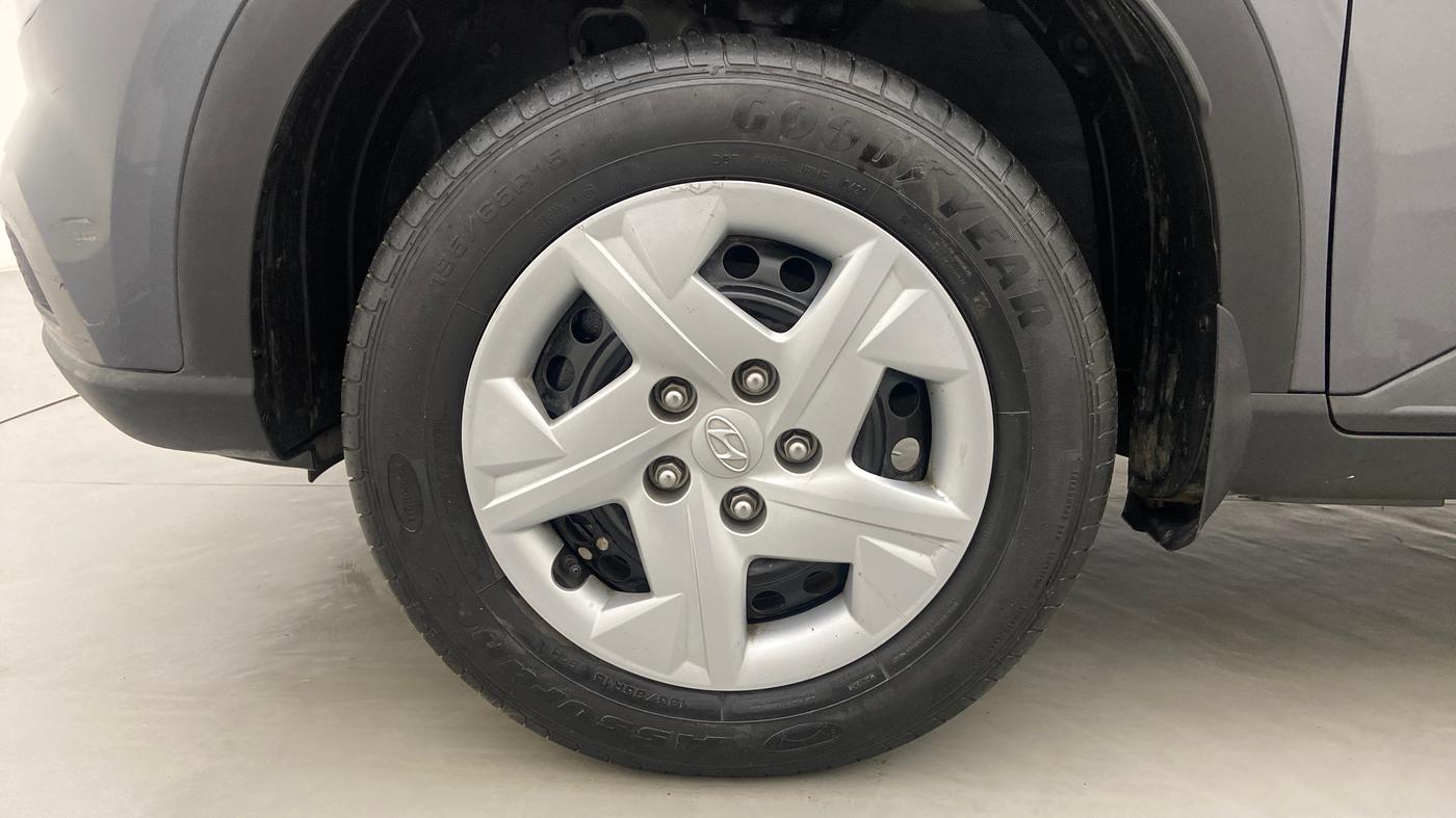 2021 Hyundai VENUE S 1.2, Petrol, Manual, 12,717 km, Left Front Wheel