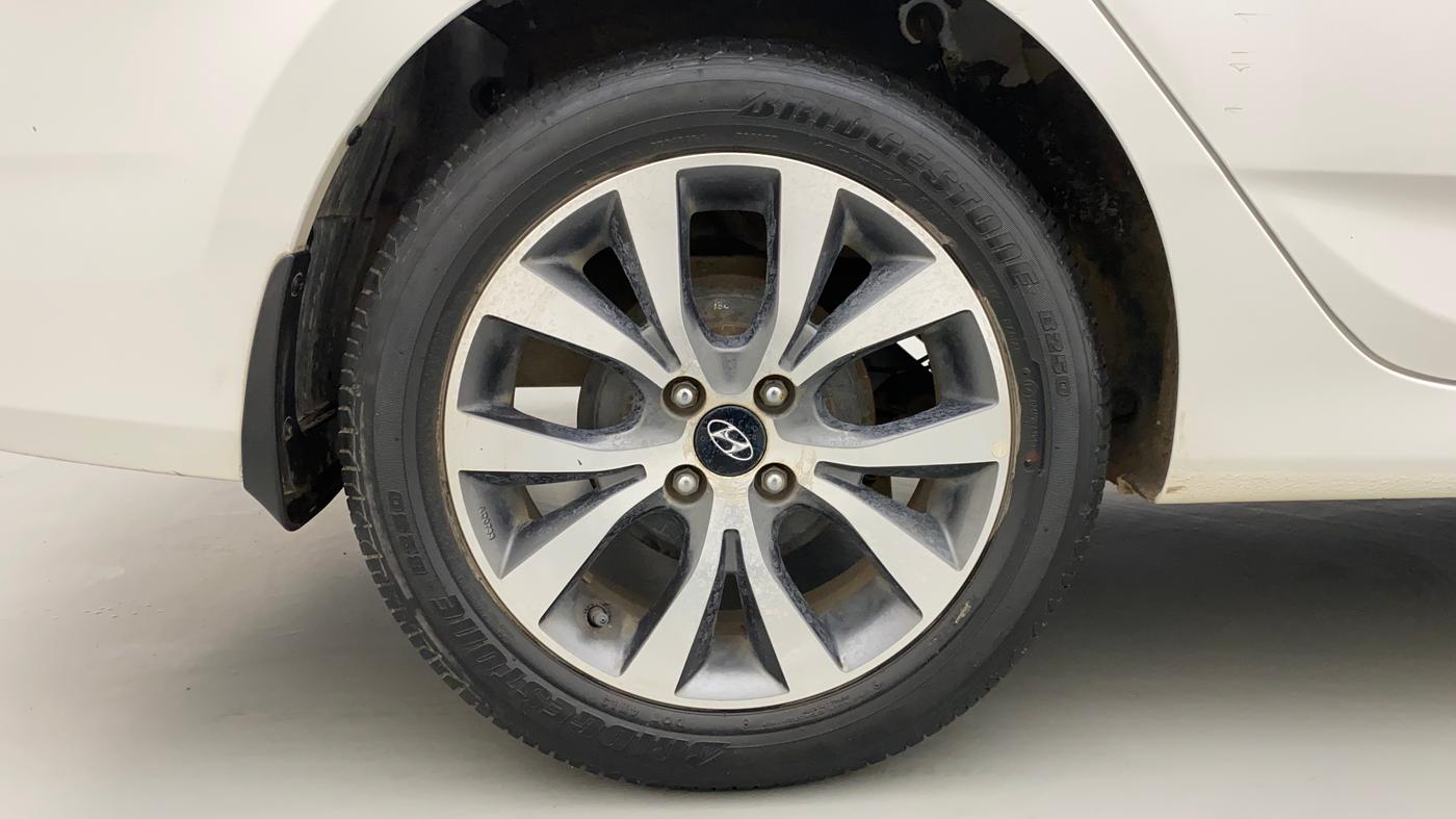 2016 Hyundai Verna 1.6 VTVT SX AT, Petrol, Automatic, 26,786 km, Right Rear Wheel