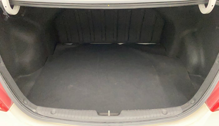 2016 Hyundai Verna 1.6 VTVT SX AT, Petrol, Automatic, 26,786 km, Boot Inside