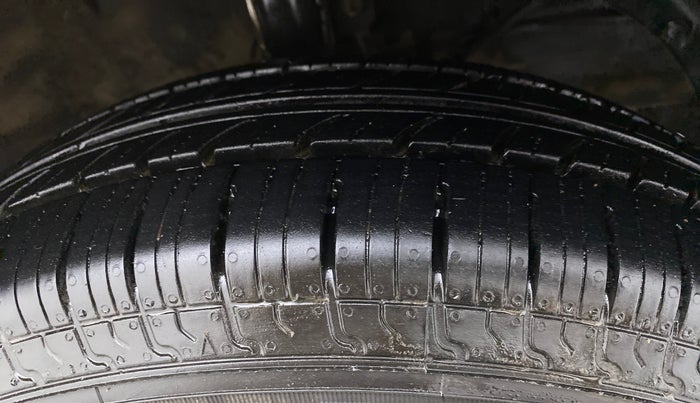 2017 Maruti Dzire VXI AMT, Petrol, Automatic, 64,368 km, Right Front Tyre Tread