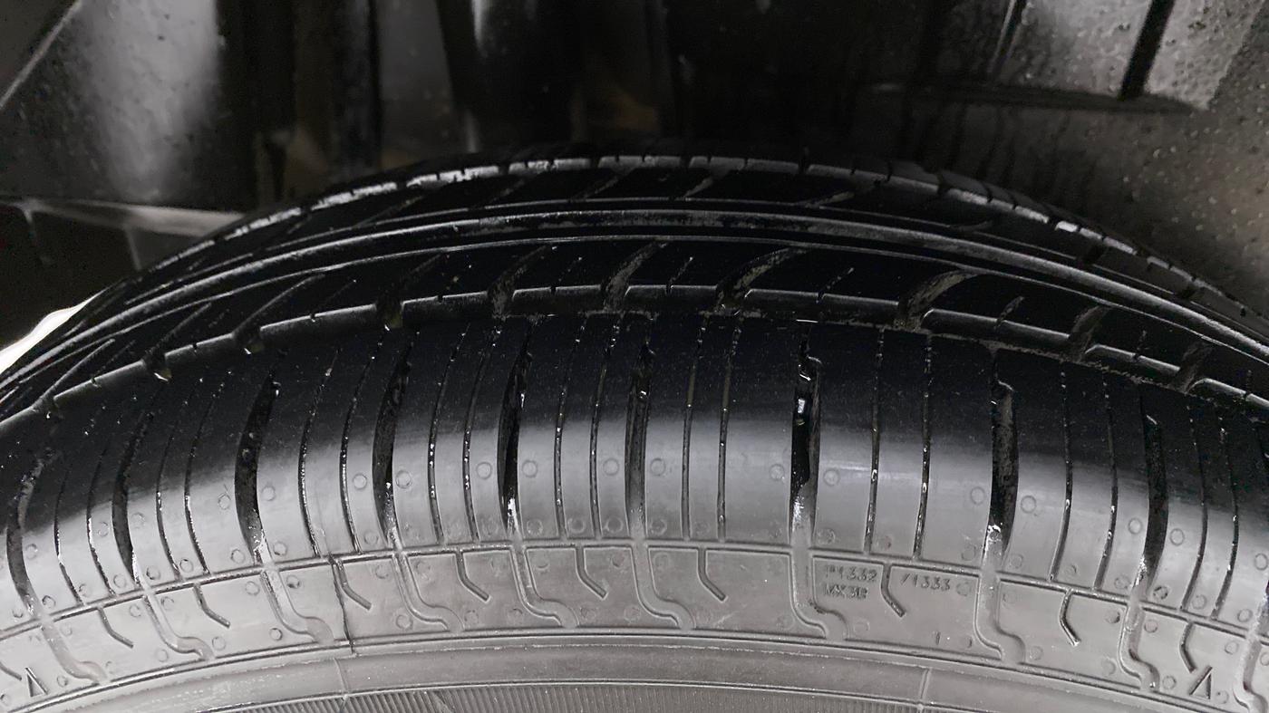 2017 Maruti Dzire VXI AMT, Petrol, Automatic, 64,368 km, Right Rear Tyre Tread