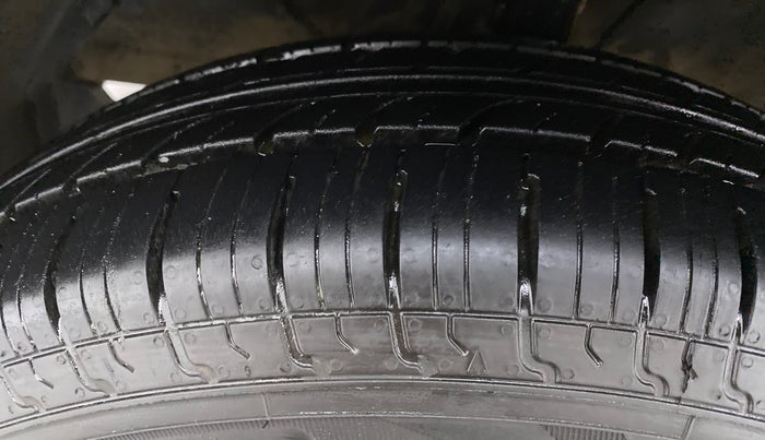 2017 Maruti Dzire VXI AMT, Petrol, Automatic, 64,368 km, Left Front Tyre Tread
