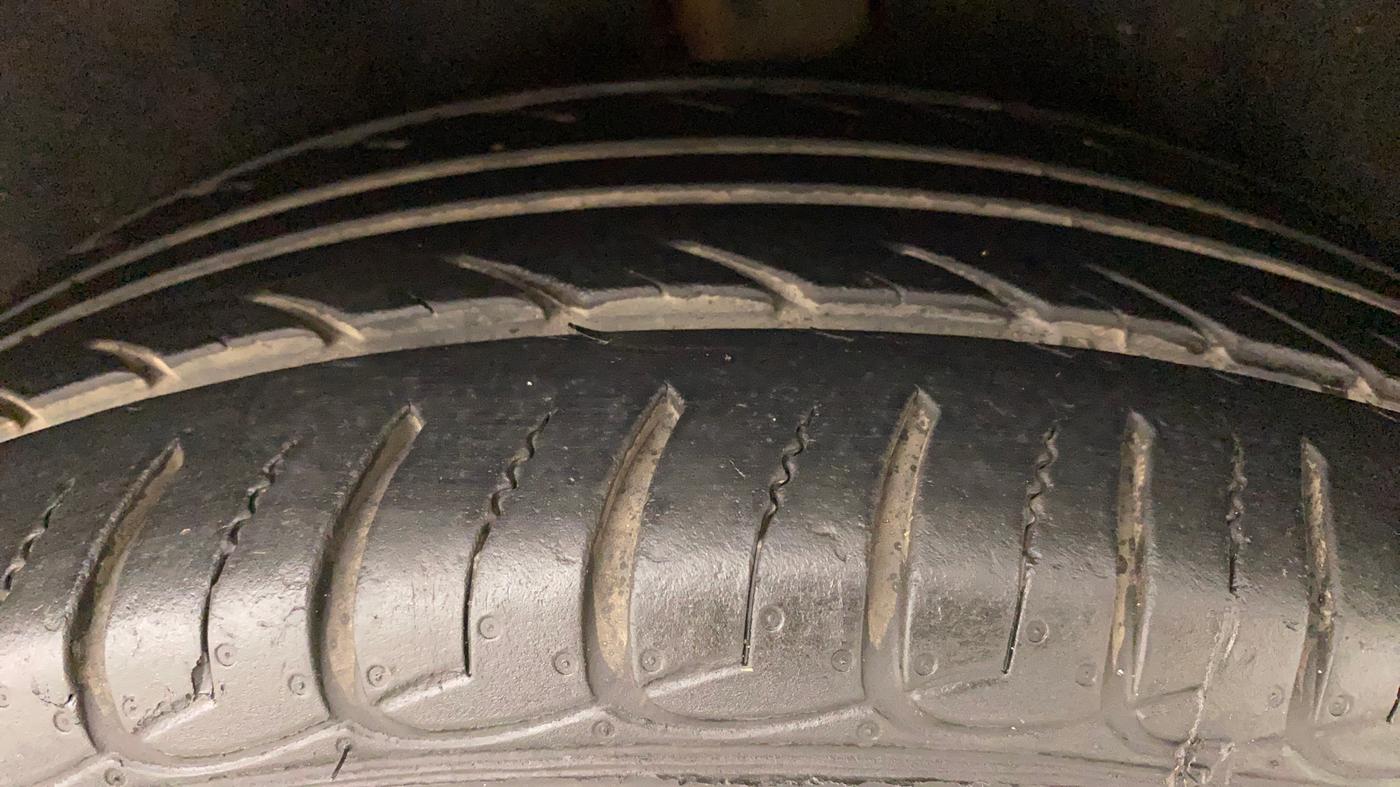 2014 Ford Ecosport TITANIUM 1.5L DIESEL, Diesel, Manual, 83,714 km, Left Rear Tyre Tread