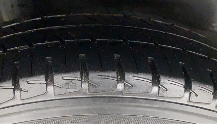 2017 Honda Jazz 1.2 V AT, Petrol, Automatic, 60,716 km, Right Rear Tyre Tread