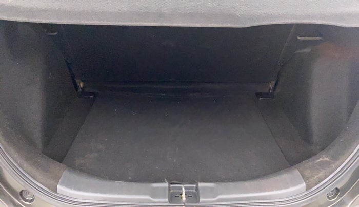 2017 Honda Jazz 1.2 V AT, Petrol, Automatic, 60,716 km, Boot Inside