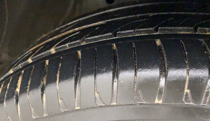 2017 Honda Jazz 1.2 V AT, Petrol, Automatic, 60,716 km, Right Front Tyre Tread