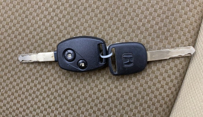 2013 Honda Brio V MT, Petrol, Manual, 41,753 km, Key Close Up