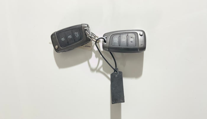 2018 Hyundai Verna 1.6 VTVT SX, Petrol, Manual, 67,466 km, Key Close Up