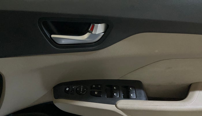 2018 Hyundai Verna 1.6 VTVT SX, Petrol, Manual, 67,466 km, Driver Side Door Panels Control