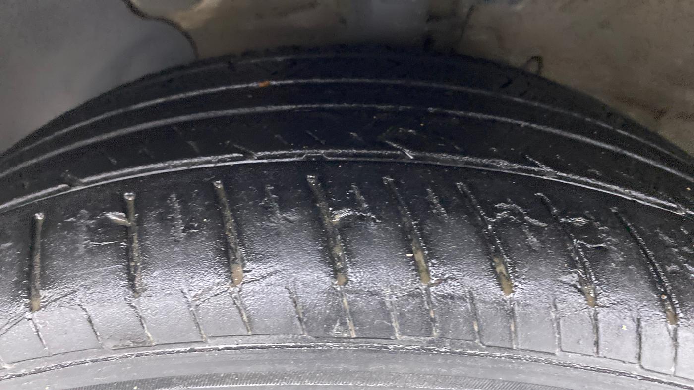 2018 Hyundai Verna 1.6 SX VTVT (O), Petrol, Manual, 40,468 km, Left Front Tyre Tread